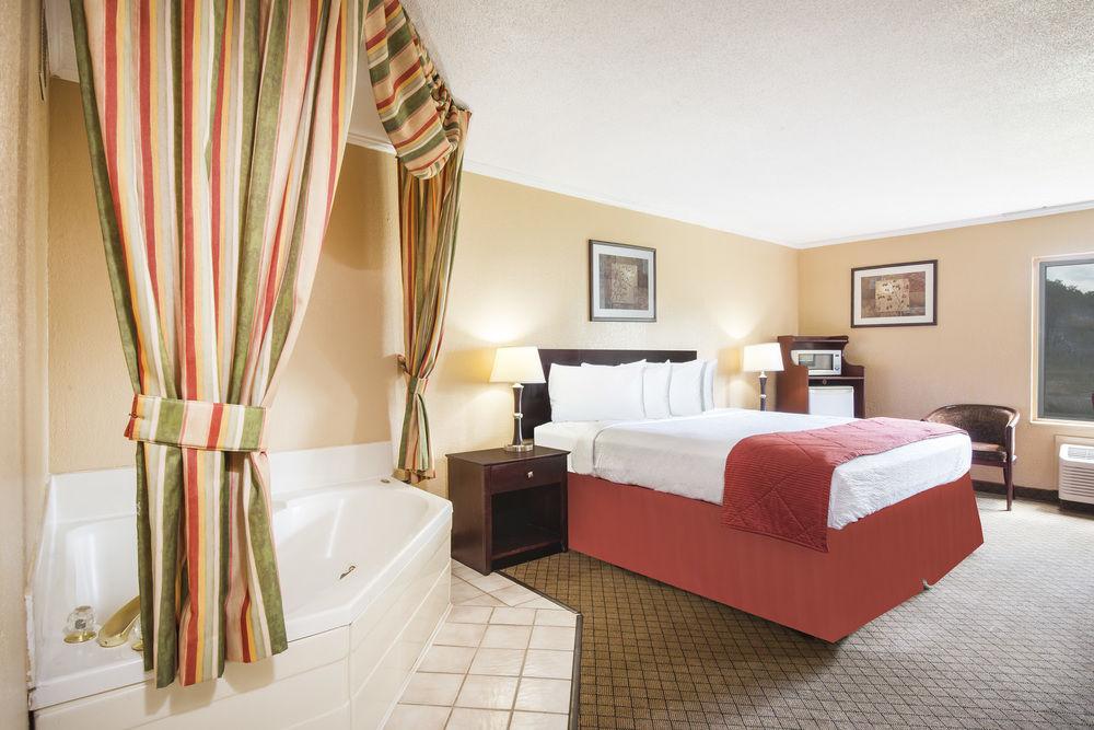 Red Roof Inn Ashtabula - Austinburg Εξωτερικό φωτογραφία